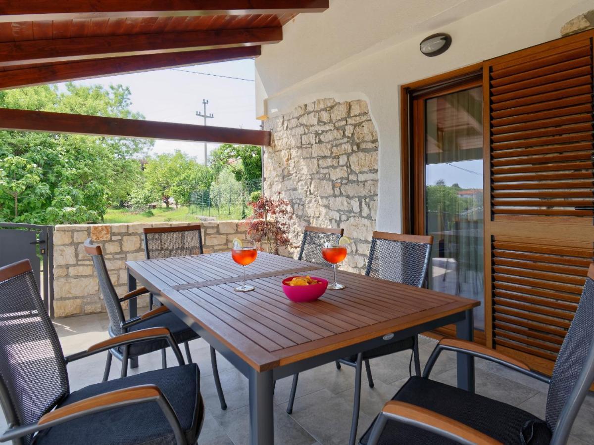 Apartment Larissa By Rent Istria Вишнян Экстерьер фото